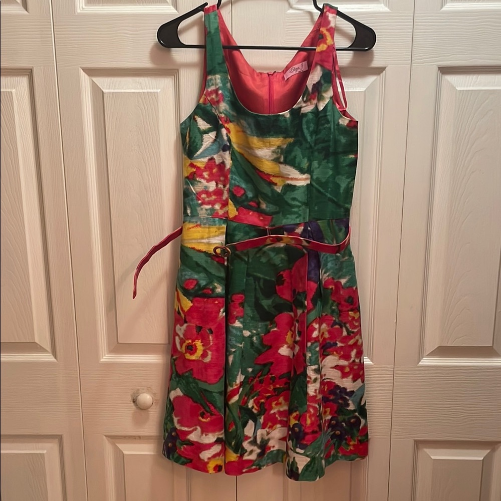 Floral Sleeveless Dress with Belt  the buckle on the dress loose dress good